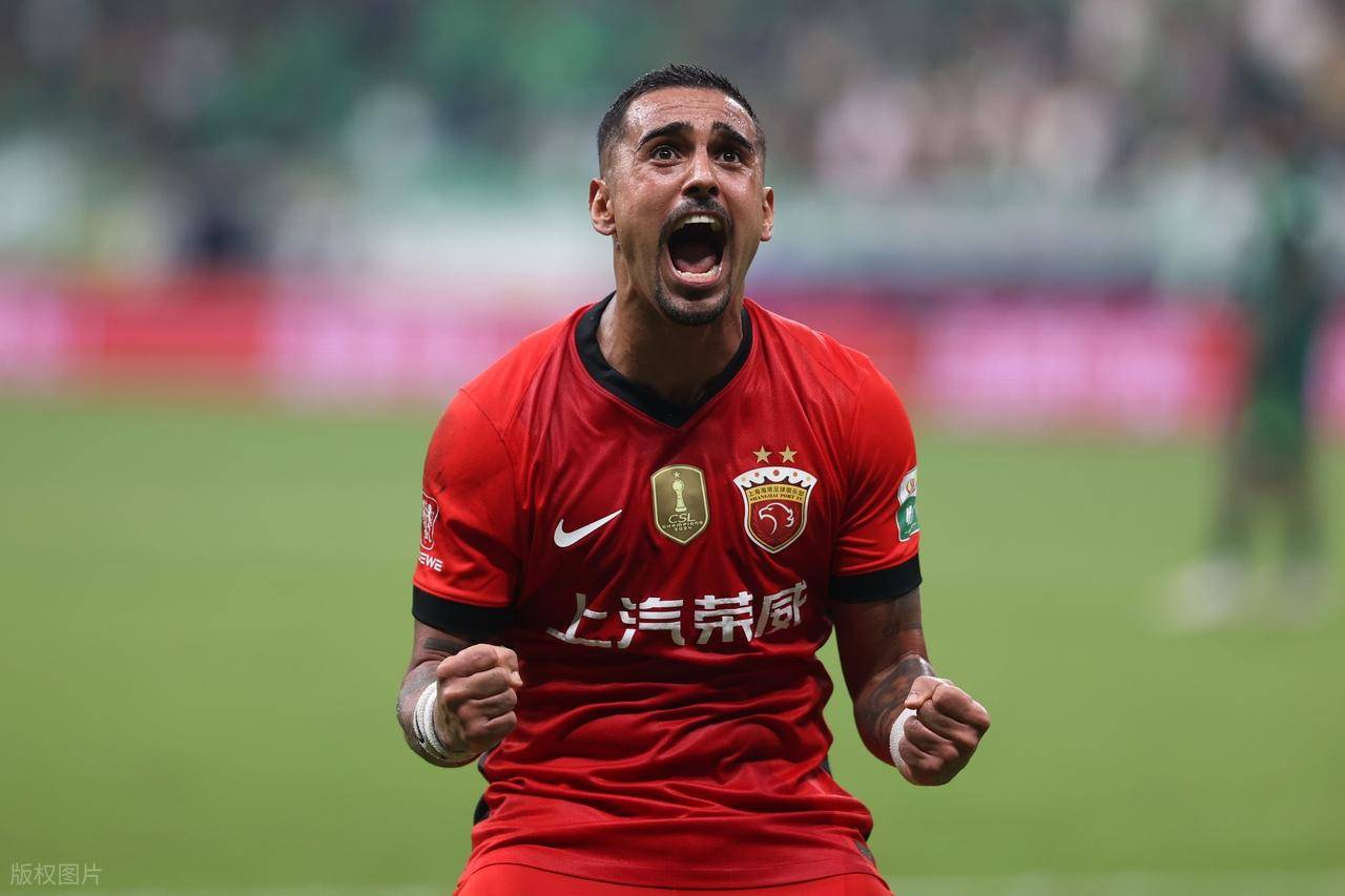 而上海海港, 安追平榜首, 山现代的 而上海海港, 安追平榜首, 山现代的