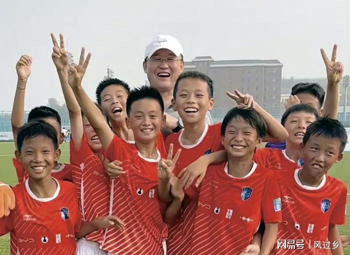 此事很蹊跷, 有人批评家, jpg